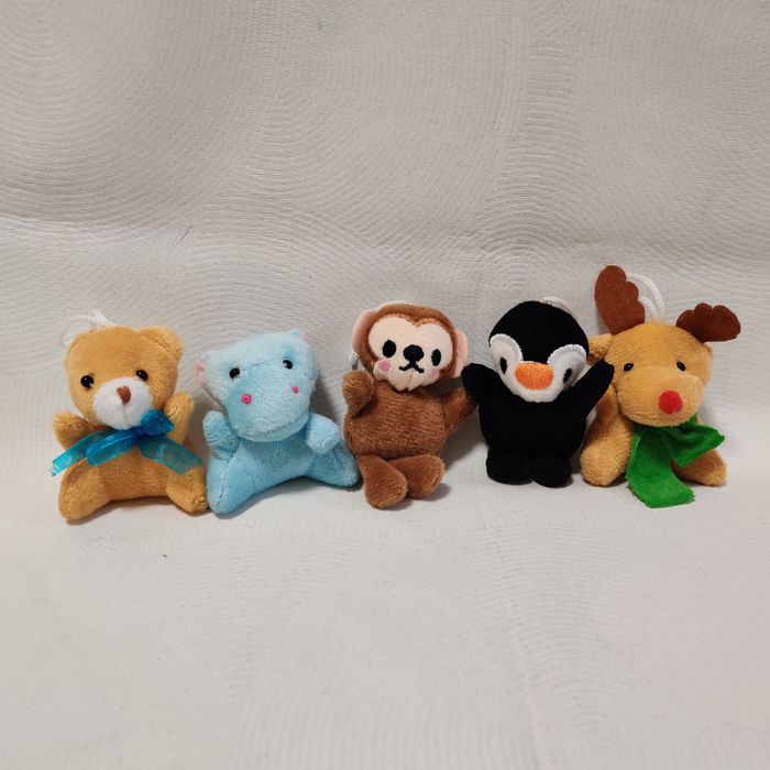 Невеликі м'які іграшки брелоки по 25 грн