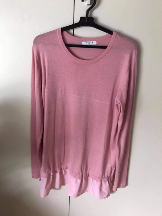 Różowy sweter z falbanką S