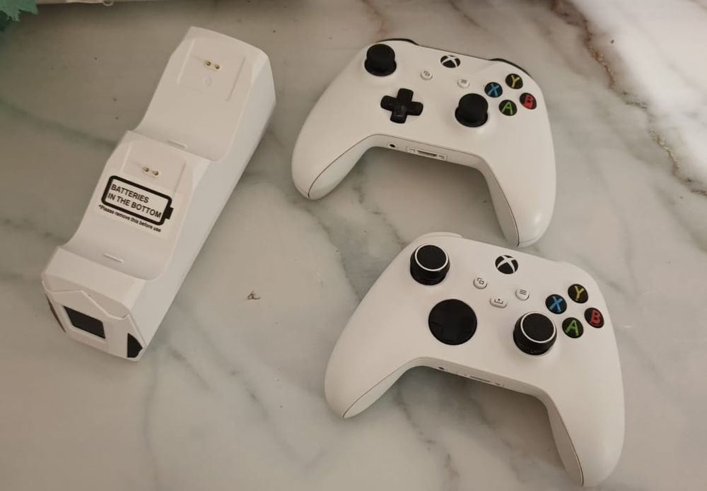 Xbox Series S 512Gb 2 геймпади
