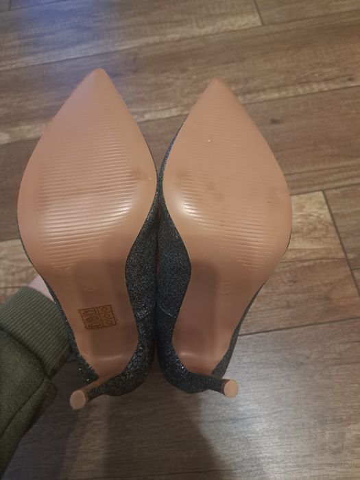 Deezee 36 szpilki srebrne brokat