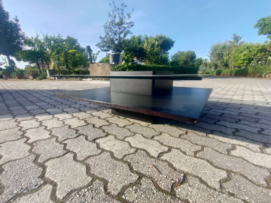Mesa de centro com tampo em vidro