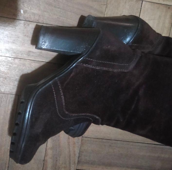 Botas Castanhas de Camurça Novas