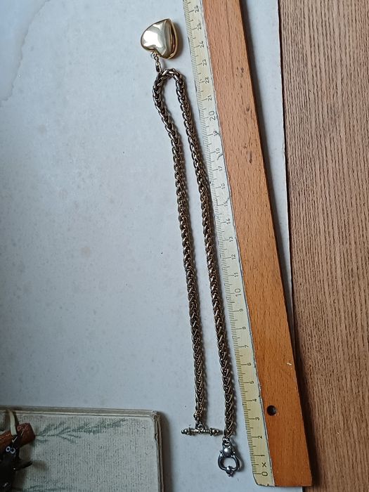 Naszyjnik z serduszkiem biżuteria kostiumowa zapięcie toggle