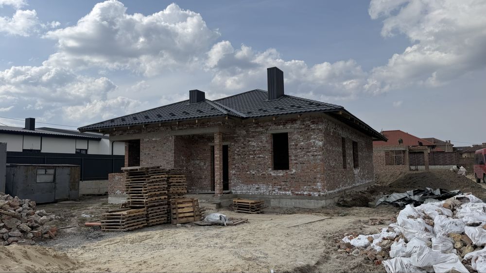 Будинок на стадії будівництва Єоселя