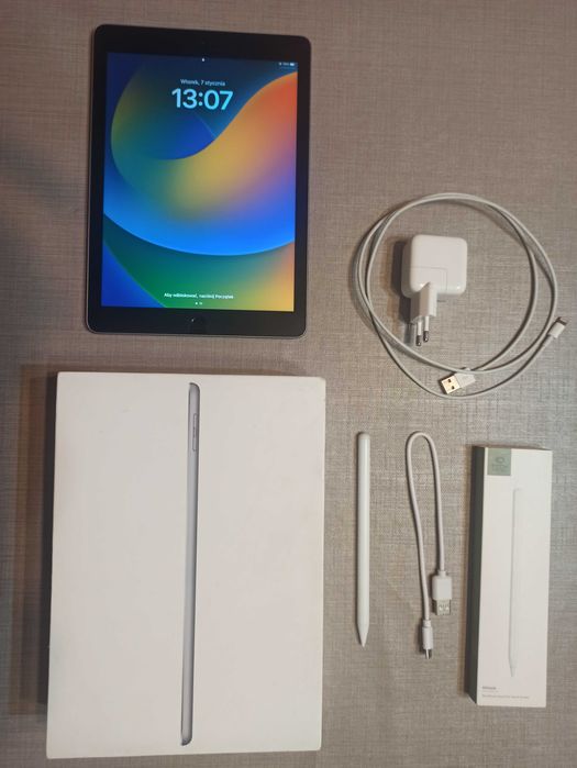 Tablet Apple iPad (6. generacji) 32 GB A1893 + Rysik