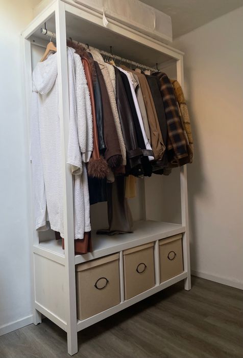 Armário-charriot com caixas de arrumação do IKEA