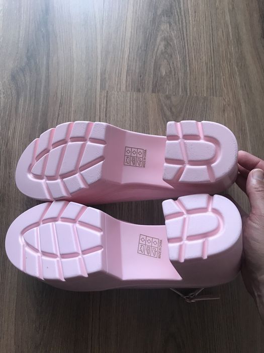 Sapato rosa de salto alto