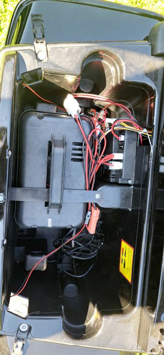 Autko elektryczne Jeep 4x4 dla dzieci – mocny napęd, pilot