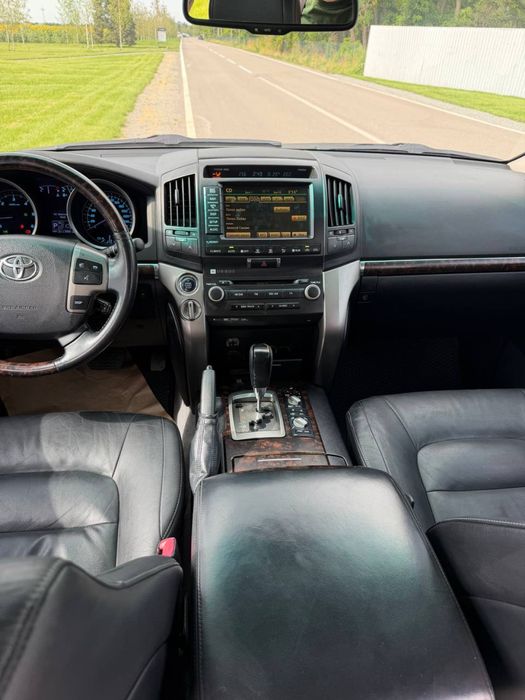Toyota Land Cruiser 200