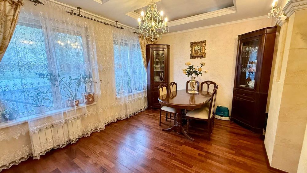 Продаж двоповерхової квартири в Центрі