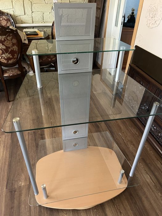 Поличка під телевізор