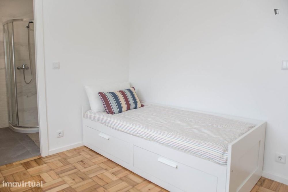 Quarto - localizado em Rio Tinto Porto