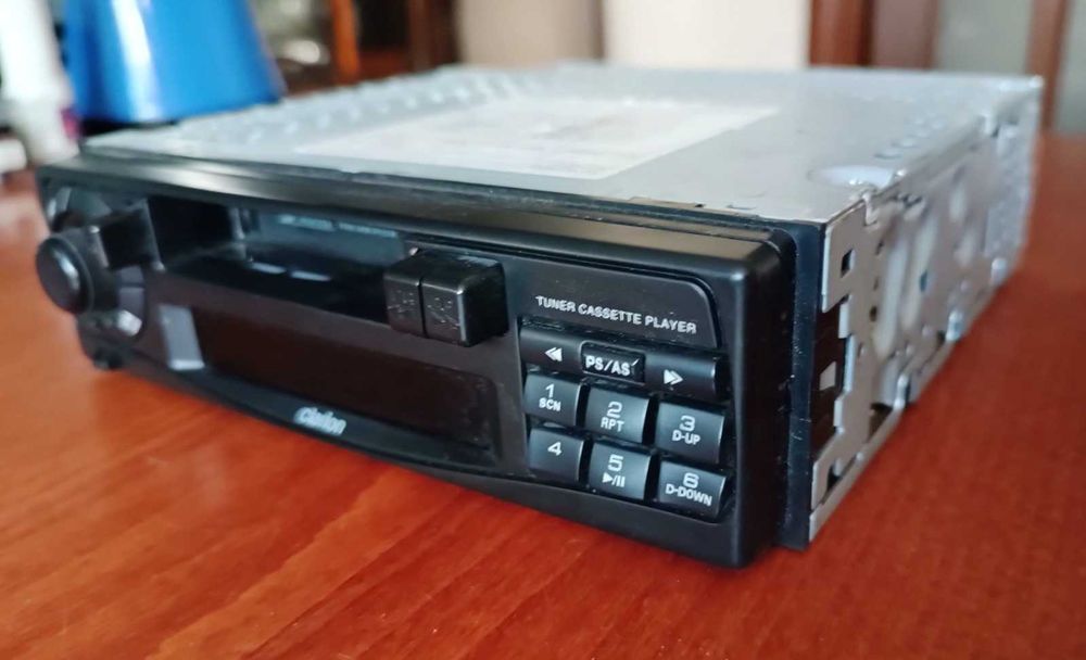 Автомагнитола Clarion