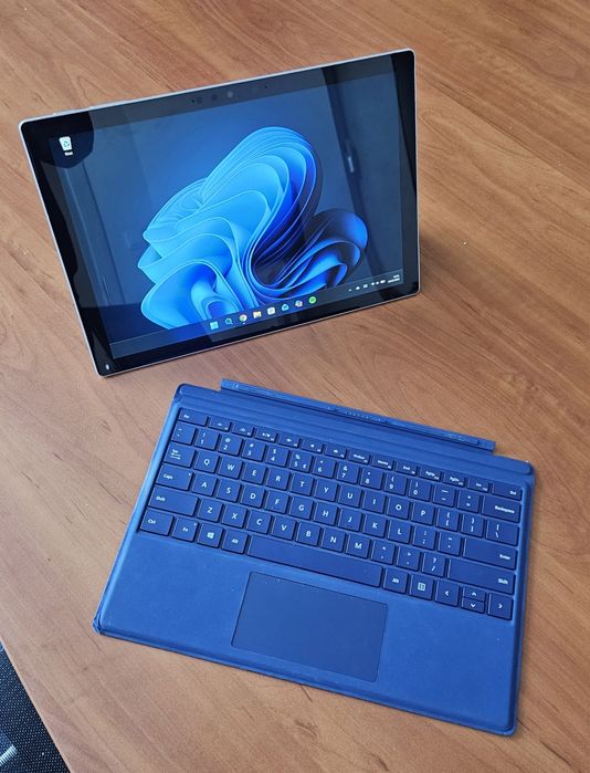 Ładny stan! Microsoft Surface PRO 7 + oryginalna klawiatura + dock