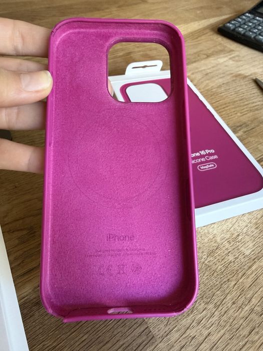 Oryginalne używane etui na iPhone'a 16 Pro