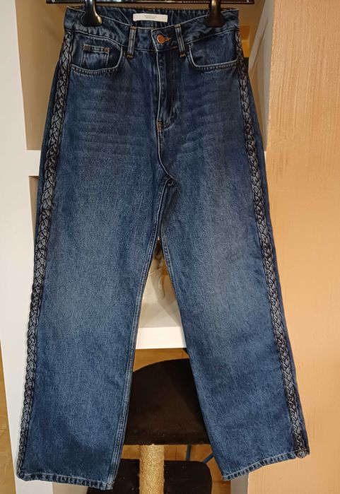 Широкие джинсы Michelle Keegan