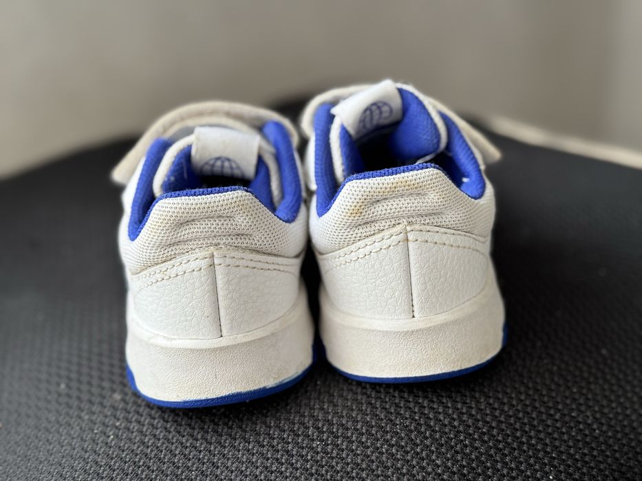 Кросівки adidas для хлопчика або дівчинки