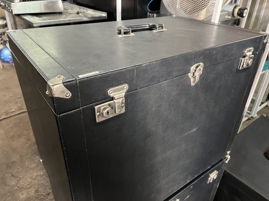 Mala Caixa para oirivesaria completamente forrada