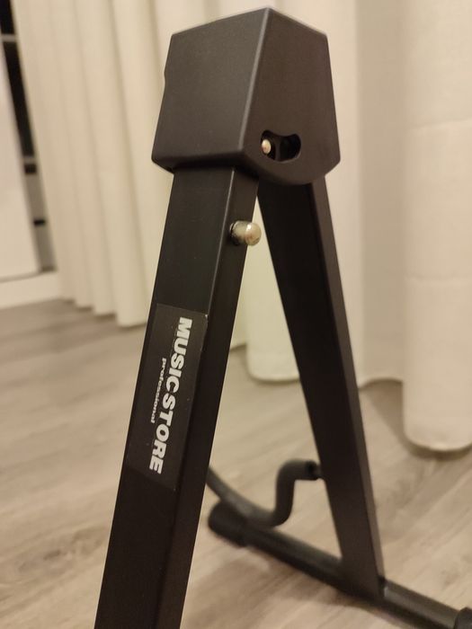 Suporte de guitarra MUSIC STORE Professional