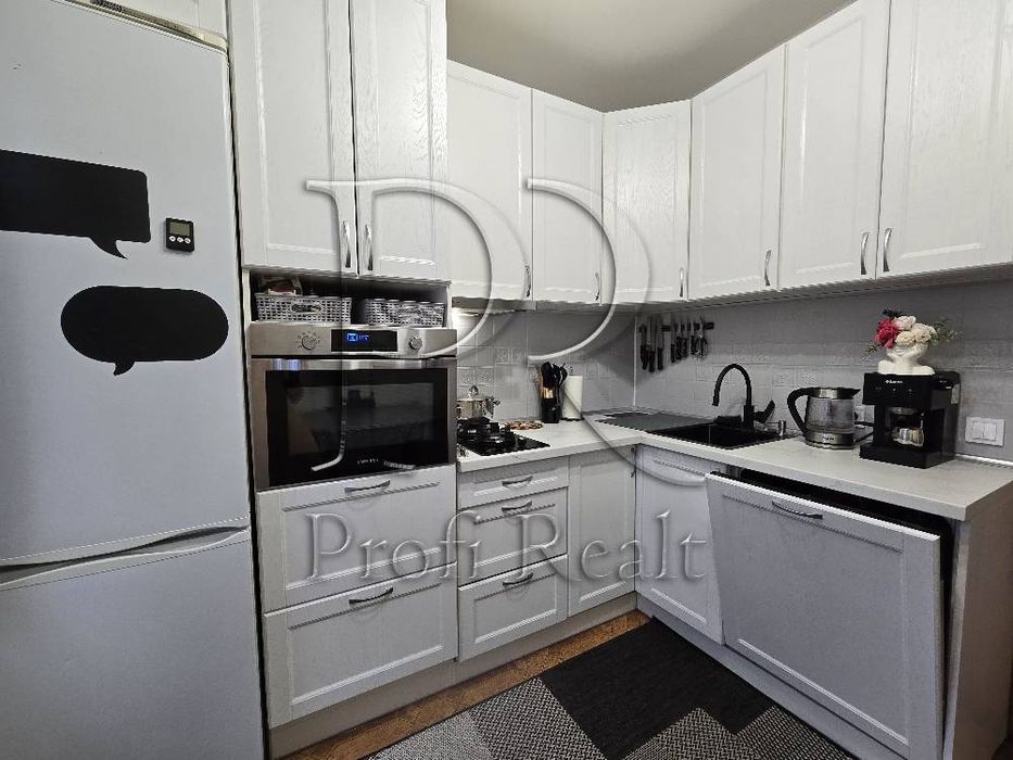 Продаж 2 кімн. квартири на Теремках вулиця Луценка 5