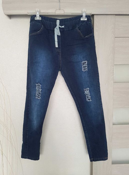 Ciemne jeansy z przetarciami gumka XXL