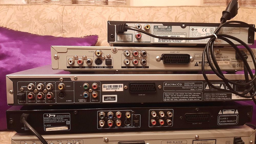 leitores de DVDs e CDs vários