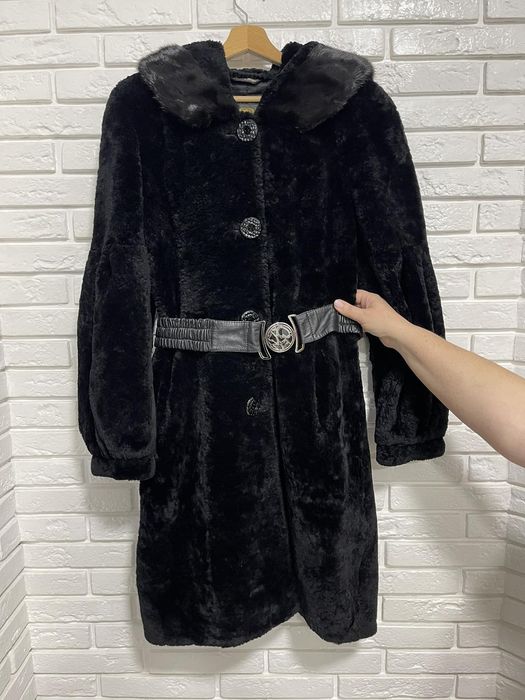 Продам мутоновую шубу с капюшоном