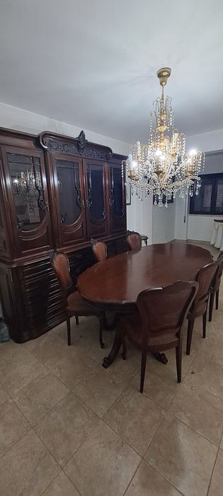 Móvel de sala e candeeiro