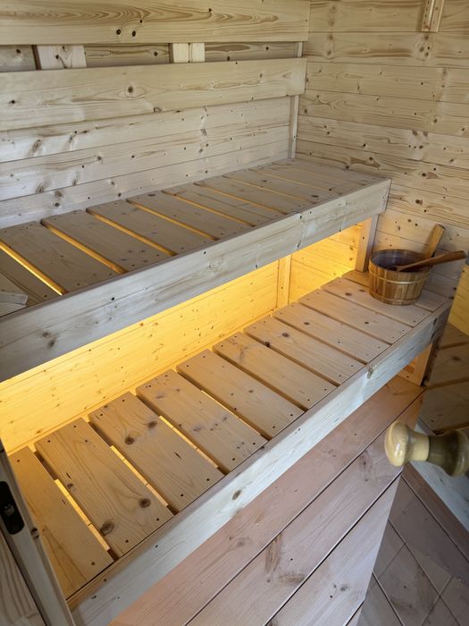 Sauna ogrodowa z miejscem na balie jacuzzi sauna balia jacuzzi