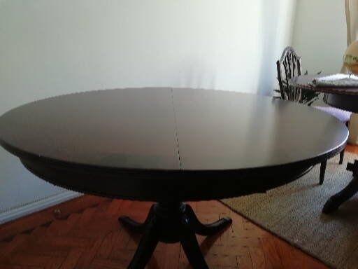 Mesa de  jantar, madeira mogno maciço,ótimo estado,muito bonita