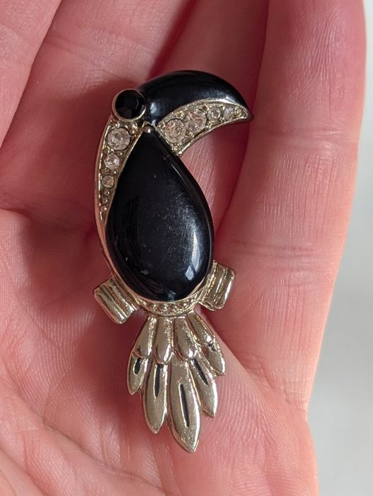 Broszka vintage papuga