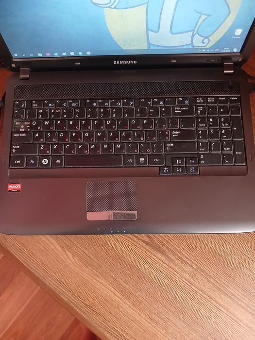 ноутбук Samsung R523