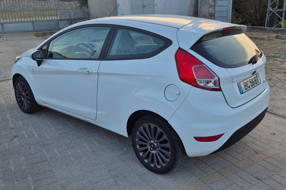 Ford Fiesta 1.2 gasolina foto 2