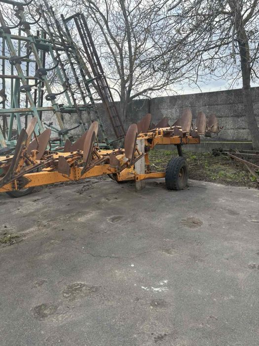 Плуг Хугард оборотний 9-ти корпусний