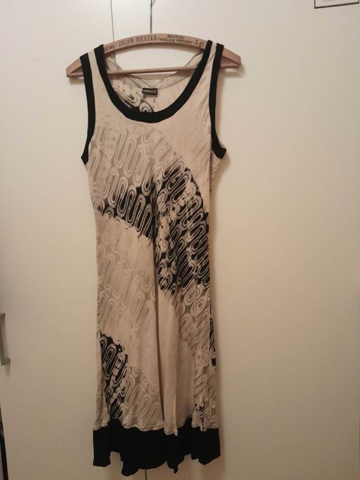 PROMOCJA Letnia sukienka z artystycznym designem