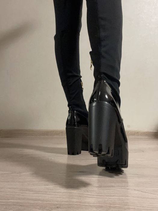 Сапожки на каблуку