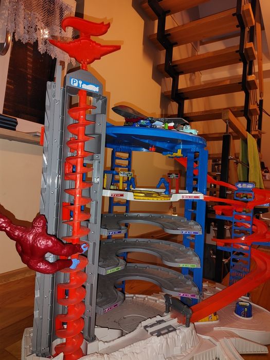 HOT WHEELS super mega garaż