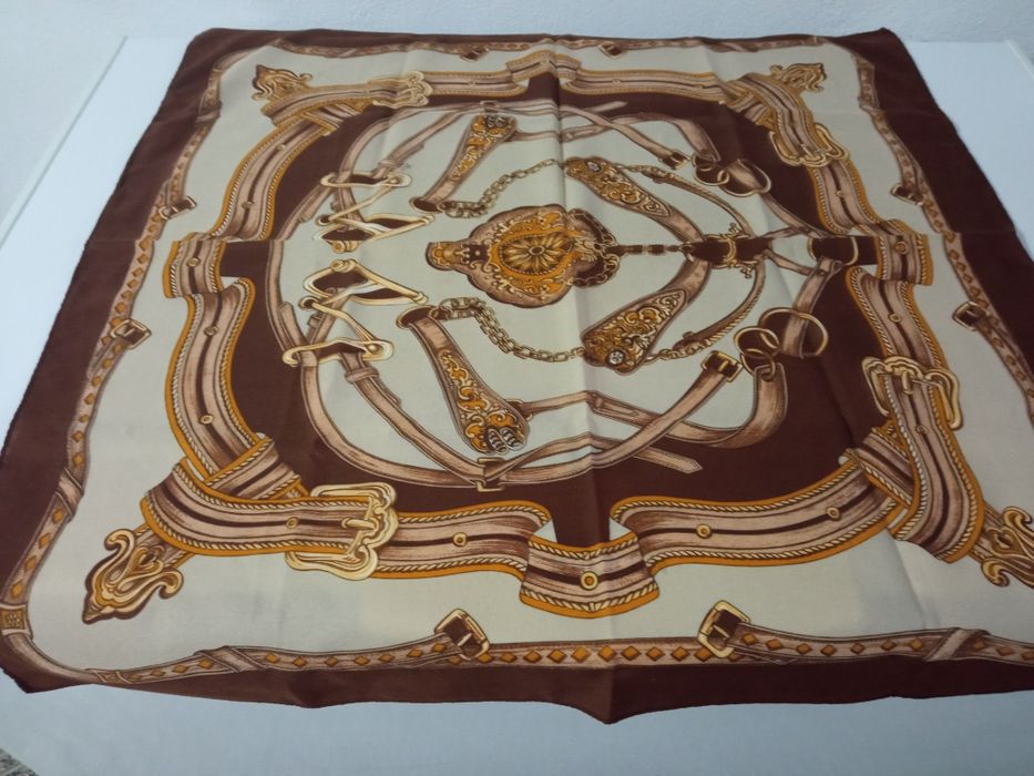 Um toque de elegância nas suas toilletes com estas éharpes/lenços