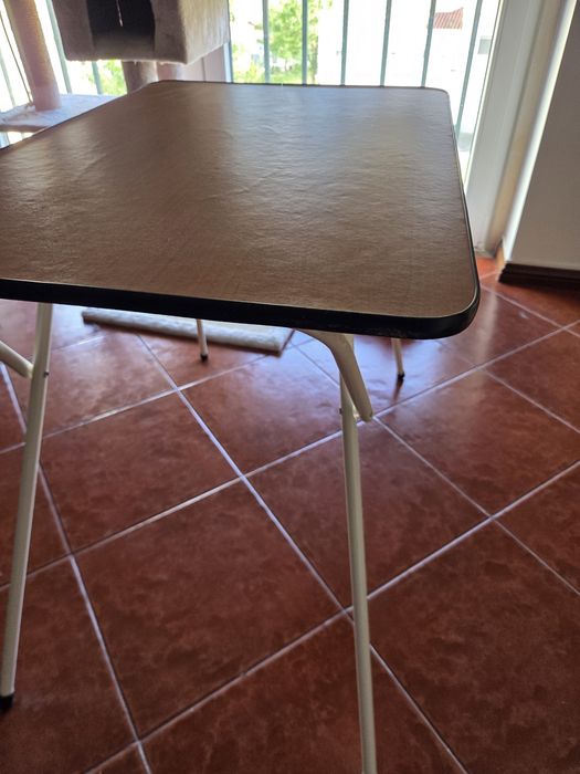 Mesa de campismo dobrável