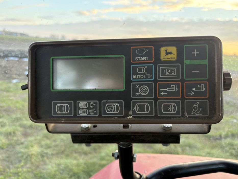 Prasa John Deere 590