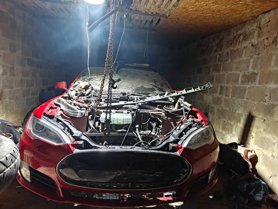 Продам авто Tesla model s p90d