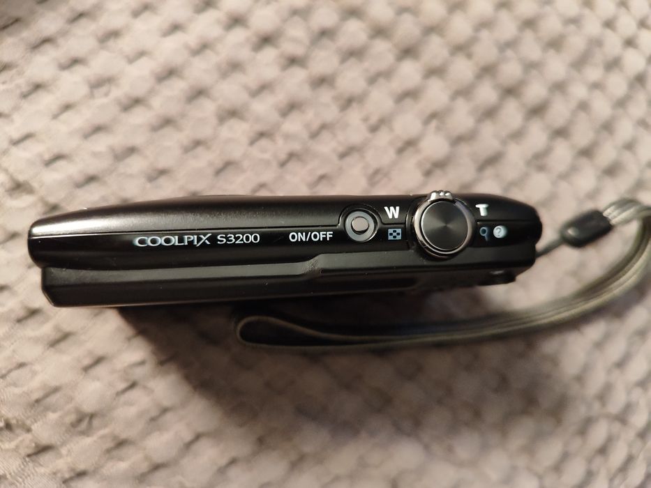 NIKON SLIM BODY COOLPIX. Em óptimo estado S/carregador