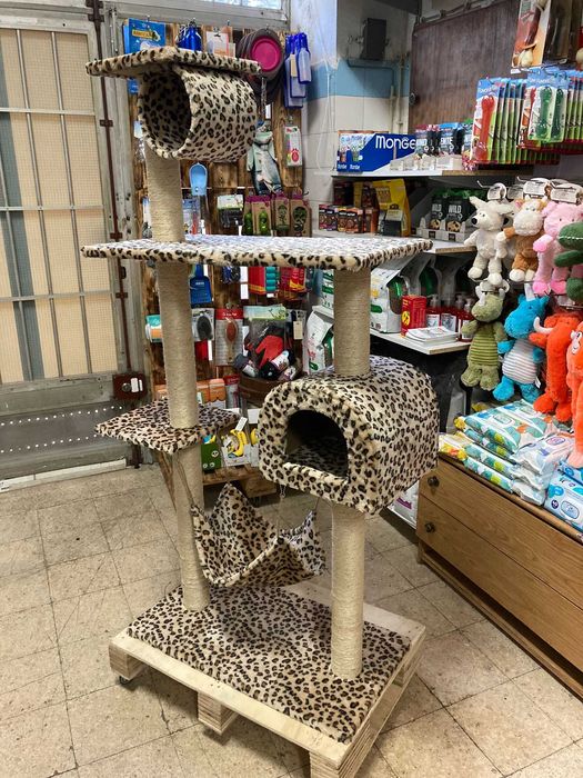 PORTES GRÁTIS - Arranhador Zusca 40x75x156 cm NOVO