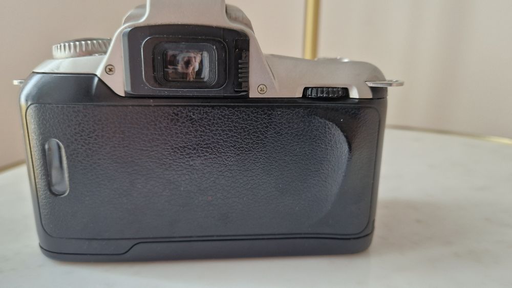 Nikon Analog Camera F5564738880186754122