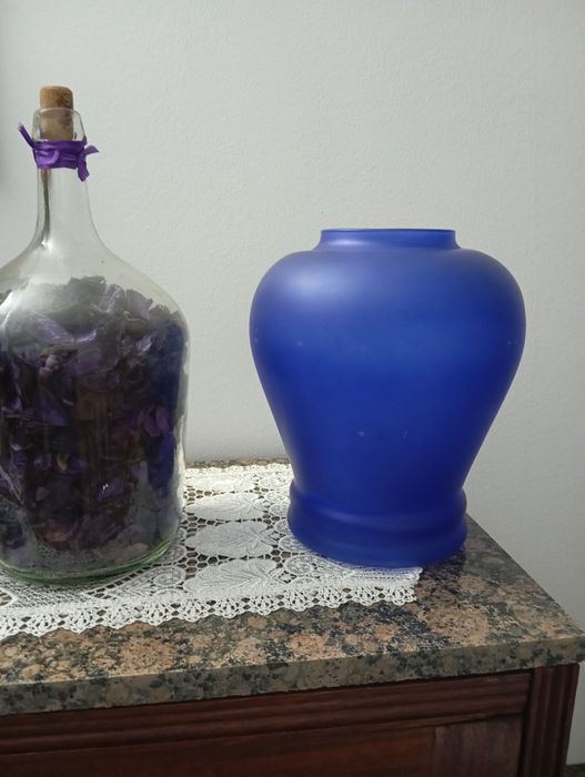 Jarao em vidro azul