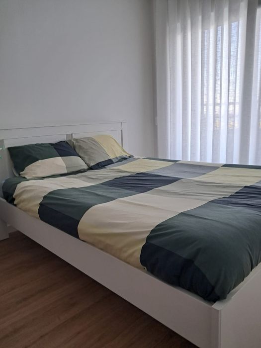 Cama IKEA songesans, estrado e colchão