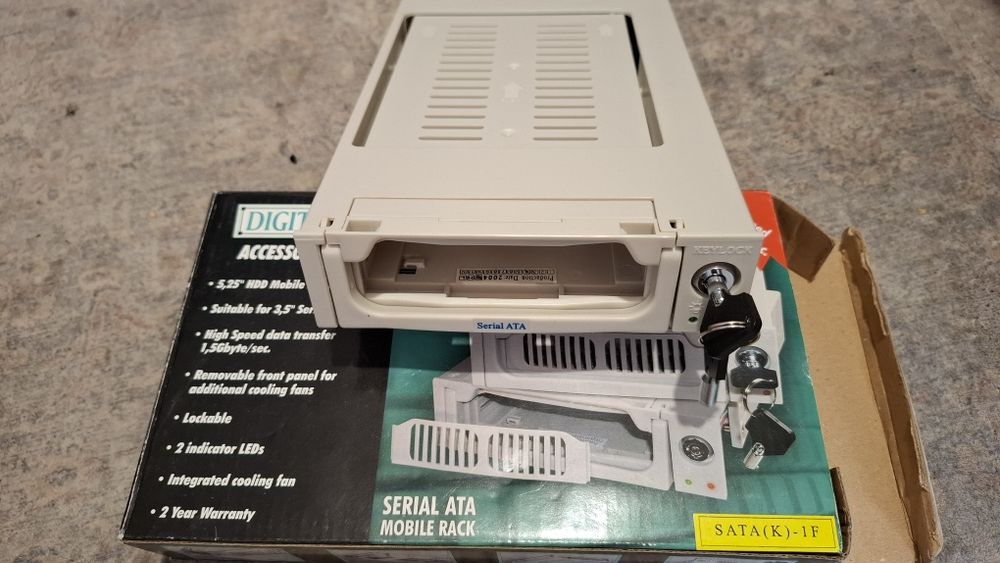 Wewnętrzna kieszeń wymienna (Mobile Rack) SATA 1