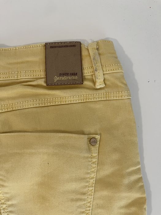Calças amarelas Stradivarius