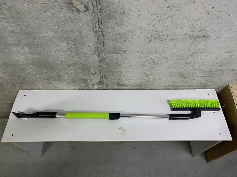 Щітка-скребок для авто