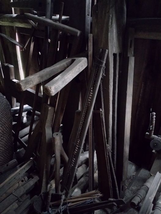 Stare maszyny tkackie, krosno